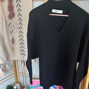 ZARA Knit Oversized Black Ribbed V-Neck Sweater – Size L